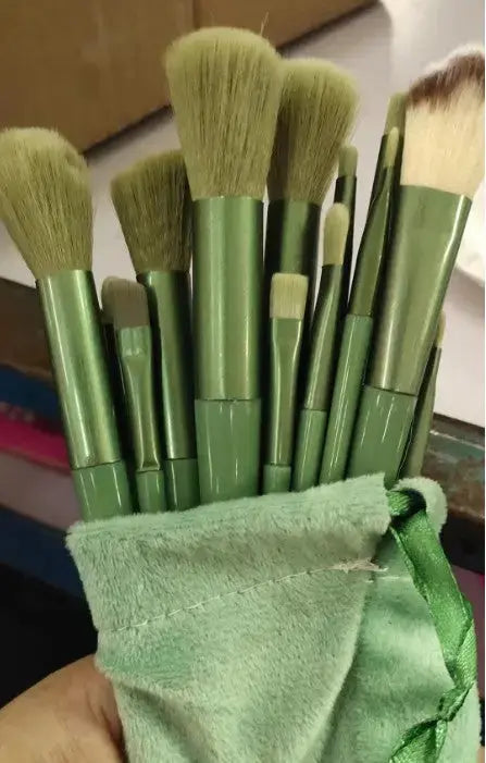 13-Piece Makeup Brush Set for Concealer, Blush, Powder, Eyeshadow, Highlighter, and Foundation Nestora